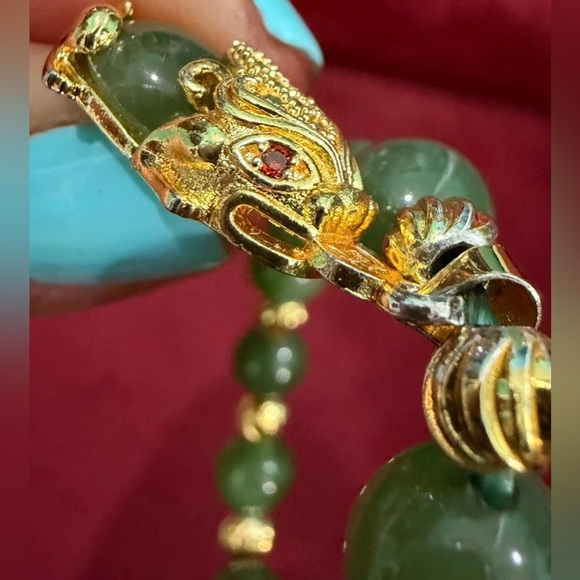 👑✅PRICE FIRM✅ LUCKY🍀 Faux Jade Pixiu Stretch Bracelet - Picture 6 of 17